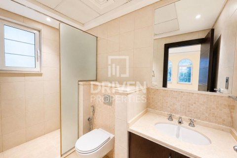 Villa in Jumeirah Park, Dubai 4 bedrooms, 758.46 sq.m. № 127773 - photo 14