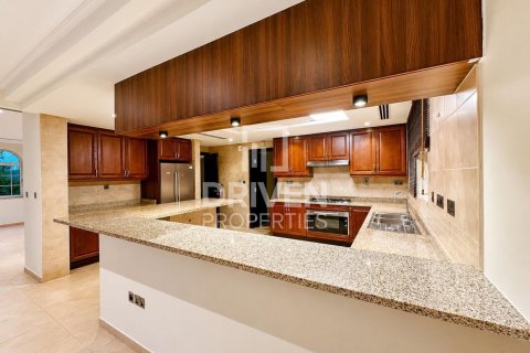 Villa in Jumeirah Park, Dubai 4 bedrooms, 758.46 sq.m. № 127773 - photo 6