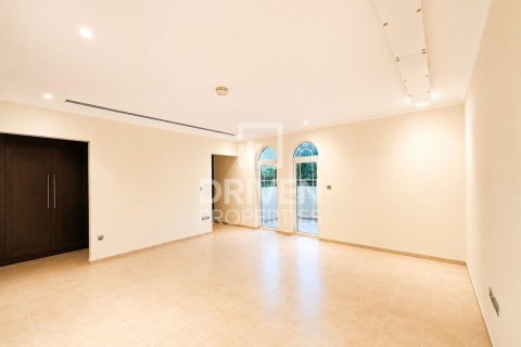 Villa in Jumeirah Park, Dubai 4 bedrooms, 758.46 sq.m. № 127773 - photo 9