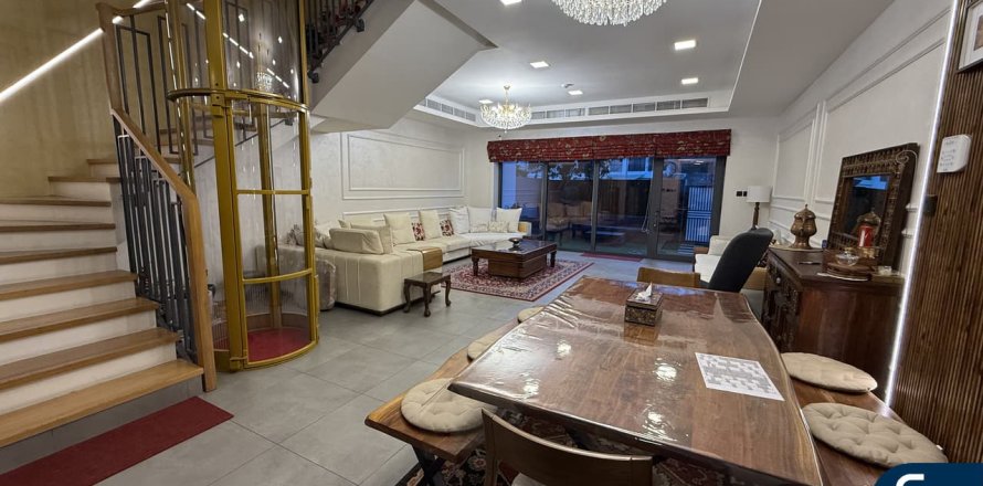 Таунхаус в Джумейра Вилладж Серкл, Дубай, 4 спальни, 339м², № 78663