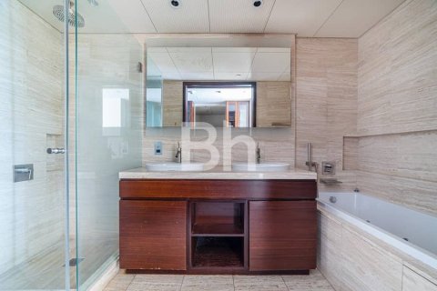 Apartment in Downtown Dubai (Downtown Burj Dubai), Dubai 2 bedrooms, 187 sq.m. № 24228 - photo 9