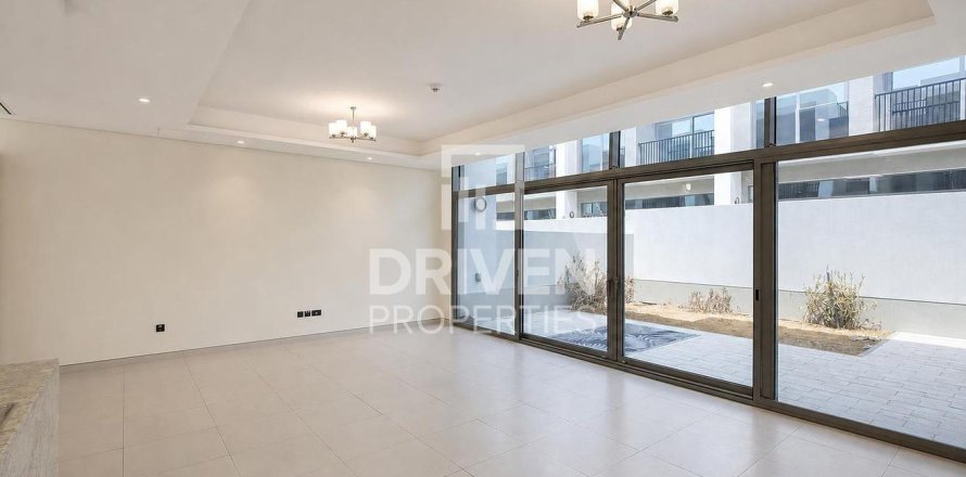 Villa in Liwan, Dubai Land, Dubai 5 bedrooms, 301.47 sq.m. № 143206