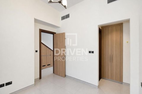 Villa in Liwan, Dubai Land, Dubai 5 bedrooms, 301.47 sq.m. № 143206 - photo 7