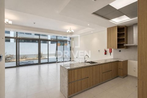 Villa in Liwan, Dubai Land, Dubai 5 bedrooms, 301.47 sq.m. № 143206 - photo 3