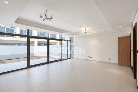 Villa in Liwan, Dubai Land, Dubai 5 bedrooms, 301.38 sq.m. № 143205 - photo 3