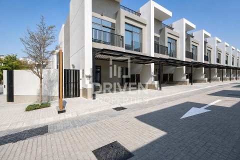 Villa in Liwan, Dubai Land, Dubai 5 bedrooms, 301.38 sq.m. № 143205 - photo 2