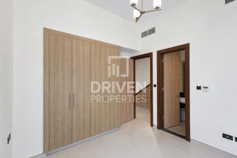 Villa in Liwan, Dubai Land, Dubai 5 bedrooms, 301.38 sq.m. № 143205 - photo 10