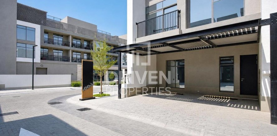 Villa in Liwan, Dubai Land, Dubai 5 bedrooms, 301.38 sq.m. № 143205