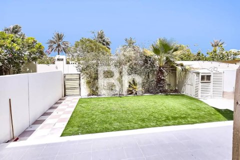 Townhouse in Reem, Dubai 4 bedrooms, 220 sq.m. № 56482 - photo 3