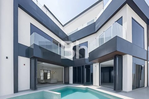 Villa in Nadd Al Sheba, Dubai 5 bedrooms, 488 sq.m. № 56486 - photo 1