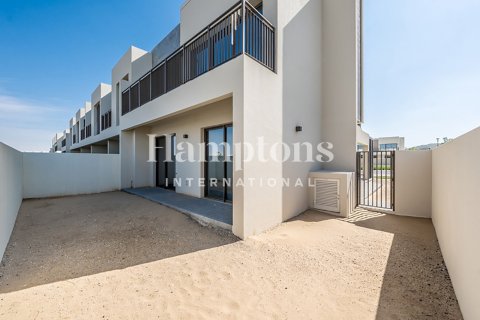 Villa in Dubai South (Dubai World Central), Dubai 4 bedrooms, 237.36716500 sq.m. № 63999 - photo 5