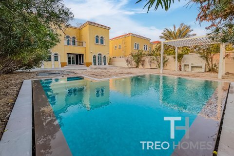 Villa en Legacy, Jumeirah Park, Dubai, 3 dormitorios, 285 m², № 13513 - foto 1