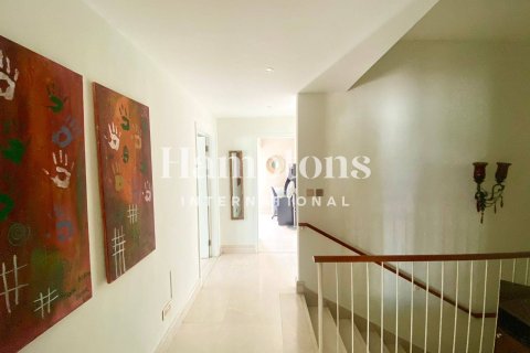 Villa in Meadows 1, Meadows, Dubai 4 bedrooms, 380.90230000 sq.m. № 63842 - photo 7