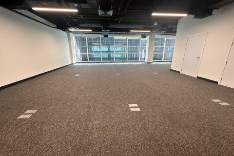 Снять в аренду офис в Умм-Хурэйре, Дубай: 142.5м², № 8010 - фото 1