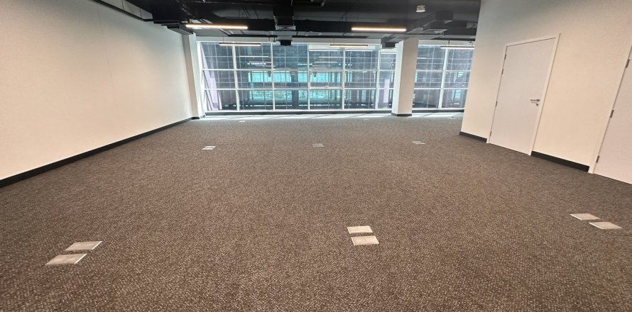 Офис в Умм-Хурэйре, Дубай, 142.5м², № 8010