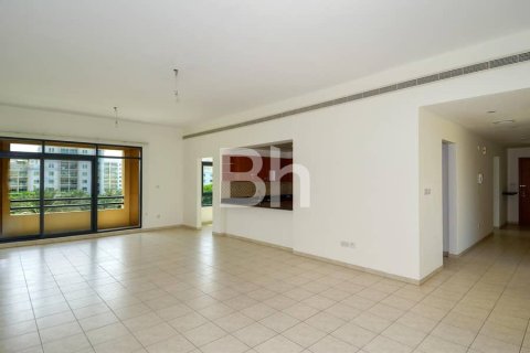 Снять в аренду квартиру в Дубае: 2 спальни, 134м², № 21573 - фото 1