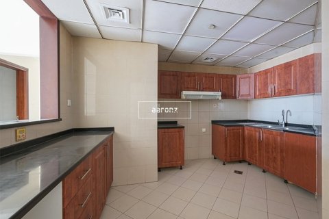 Apartment in Jumeirah Lake Towers, Dubai 2 bedrooms, 123.2 sq.m. № 49778 - photo 11