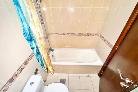 Apartment in Jumeirah Lake Towers, Dubai 2 bedrooms, 89.4 sq.m. № 49782 - photo 14