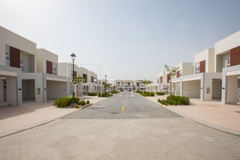 Снять в аренду виллу в Дубае: 3 спальни, 167.5м², № 69508 - фото 6