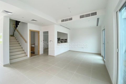 Снять в аренду виллу в Дубае: 3 спальни, 167.5м², № 69508 - фото 3