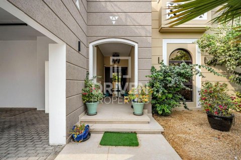 Adosado en Mudon, Dubai, 4 dormitorios, 353 m², № 86432 - foto 5