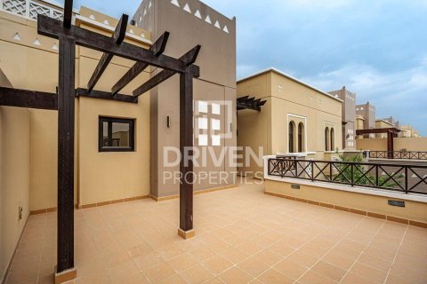 Adosado en Mudon, Dubai, 4 dormitorios, 353 m², № 86432 - foto 2