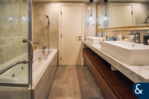 Apartment in Emaar 6 Towers, Dubai Marina, Dubai 3 bedrooms, 218 sq.m. № 75222 - photo 14