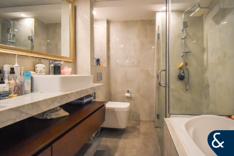 Apartment in Emaar 6 Towers, Dubai Marina, Dubai 3 bedrooms, 218 sq.m. № 75222 - photo 13