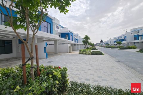 Villa en Dubai, 4 dormitorios, 144 m², № 77769 - foto 1