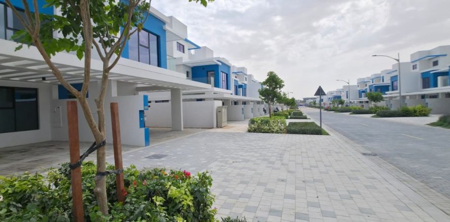 Villa en Dubai, 4 dormitorios, 144 m², № 77769