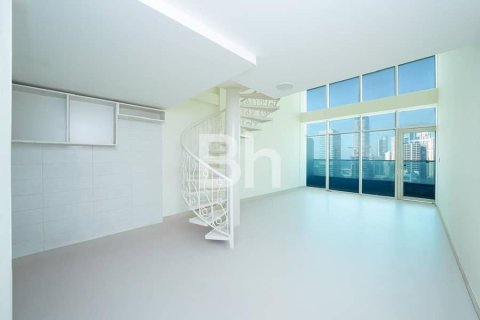 Apartment in Jumeirah Lake Towers, Dubai 2 bedrooms, 124 sq.m. № 56671 - photo 1