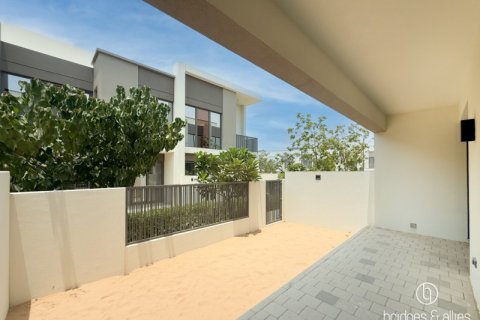 Villa in Dubai 4 bedrooms, 220 sq.m. № 77307 - photo 1