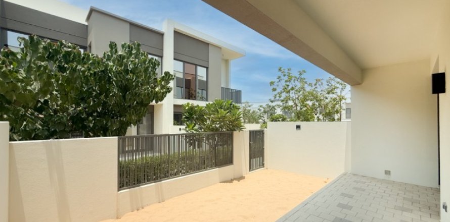 Villa in Dubai 4 bedrooms, 220 sq.m. № 77307