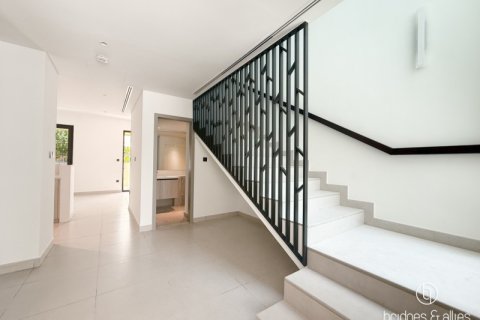 Villa in Dubai 4 bedrooms, 220 sq.m. № 77307 - photo 8