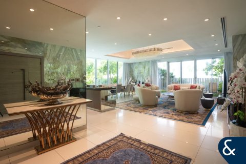 Apartment in Palm Jumeirah, Dubai 3 bedrooms, 486 sq.m. № 91334 - photo 1