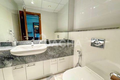 Apartment in Al Habtoor City, Business Bay, Dubai 2 bedrooms, 140 sq.m. № 105133 - photo 10