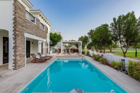 Villa en Jumeirah Golf Estates, Dubai, 4 dormitorios, 445 m², № 114856 - foto 26