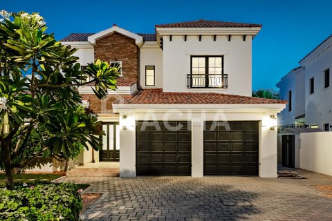 Villa en Jumeirah Golf Estates, Dubai, 4 dormitorios, 445 m², № 114856 - foto 4