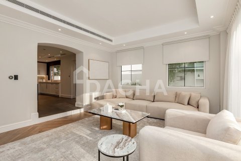 Villa en Jumeirah Golf Estates, Dubai, 4 dormitorios, 445 m², № 114856 - foto 9