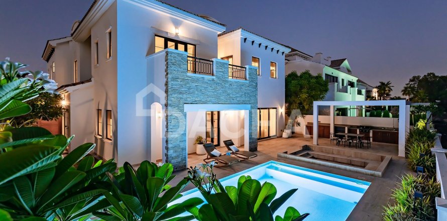 Villa en Jumeirah Golf Estates, Dubai, 4 dormitorios, 445 m², № 114856