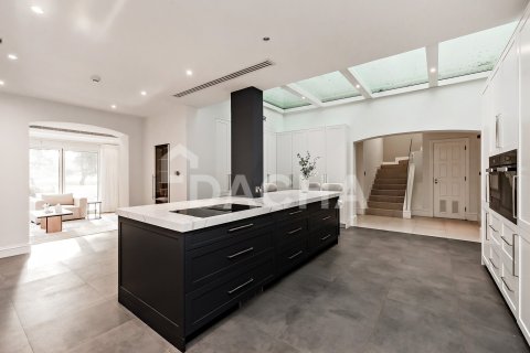 Villa en Jumeirah Golf Estates, Dubai, 4 dormitorios, 445 m², № 114856 - foto 7