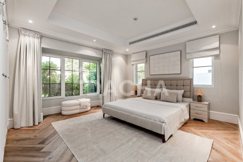 Villa en Jumeirah Golf Estates, Dubai, 4 dormitorios, 445 m², № 114856 - foto 5