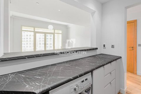 Снять в аренду квартиру в Shoreline Apartments, Пальма Джумейра, Дубай: 1 спальня, 110м², № 15598 - фото 6
