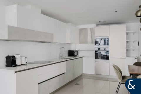 Снять в аренду квартиру в Park Towers, DIFC, Дубай: 2 спальни, 125м², № 91157 - фото 2