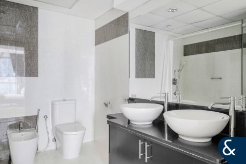 Снять в аренду квартиру в Park Towers, DIFC, Дубай: 2 спальни, 125м², № 91157 - фото 7