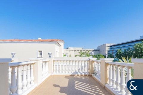 Townhouse in Jumeirah Village Triangle, Dubai 2 bedrooms, 283 sq.m. № 91155 - photo 17