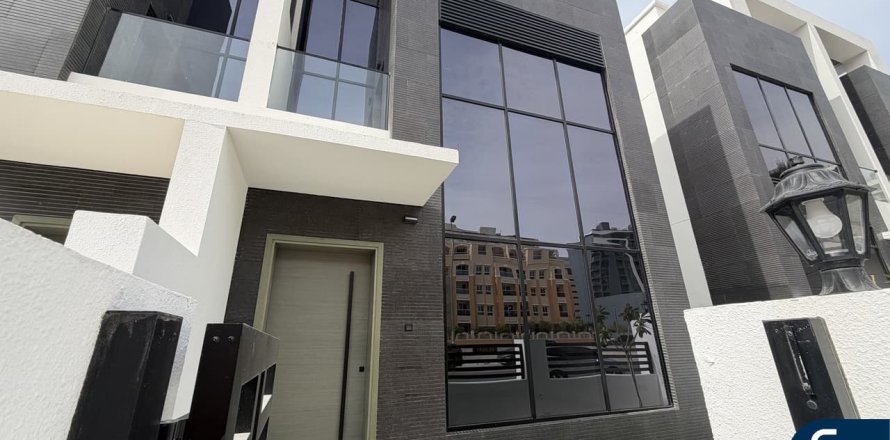 Villa en District 12, Jumeirah Village Circle, Dubai, 4 dormitorios, 27 m², № 91159