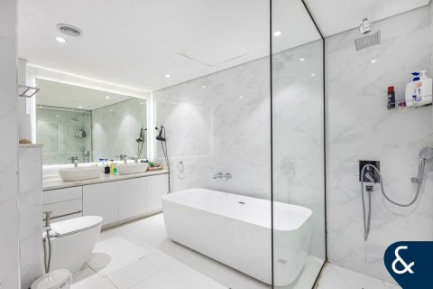 Apartment in Park Towers, DIFC, Dubai 2 bedrooms, 131 sq.m. № 91160 - photo 5