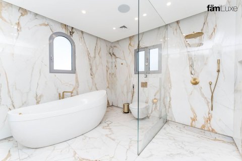 Villa en Palm Jumeirah, Dubai, 6 dormitorios, 1393.2 m², № 93388 - foto 21