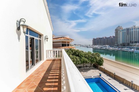 Villa en Palm Jumeirah, Dubai, 6 dormitorios, 1393.2 m², № 93388 - foto 15